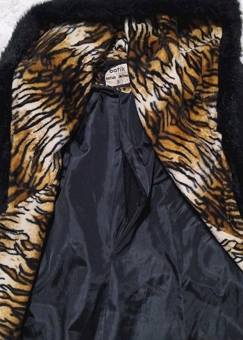 Kapüşonlu Siyah Kaban Zebra Desenli İç Astar - Görsel 3