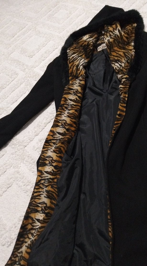 Kapüşonlu Siyah Kaban Zebra Desenli İç Astar - Görsel 2