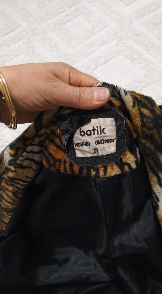 Kapüşonlu Siyah Kaban Zebra Desenli İç Astar - Görsel 5