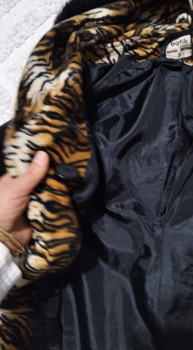 Kapüşonlu Siyah Kaban Zebra Desenli İç Astar - Görsel 4