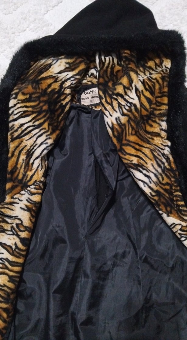 Kapüşonlu Siyah Kaban Zebra Desenli İç Astar - Görsel 3