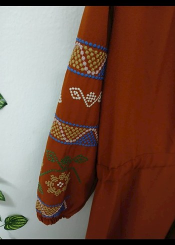 Nakışlı Kemerli Uzun Kırmızı Bohem Elbise - Görsel 3