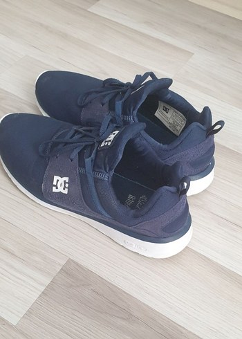 DC marka Spor Ayakkabı - Görsel 3