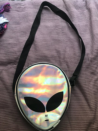 Pull and Bear Hologram Alien Çanta