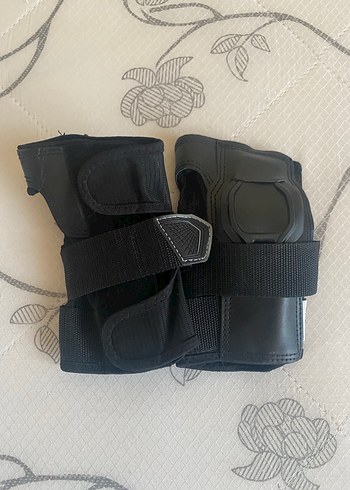 Velcro Bantlı Siyah Deri Motosiklet Dizliği - Görsel 2