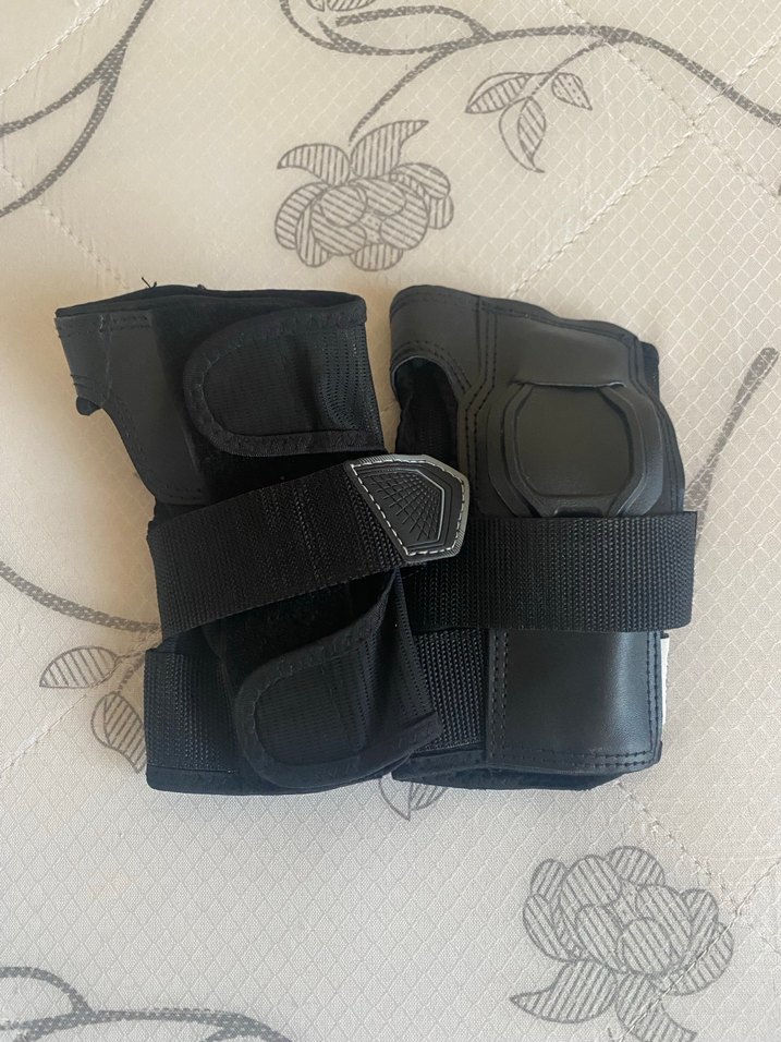 Velcro Bantlı Siyah Deri Motosiklet Dizliği - Görsel 2