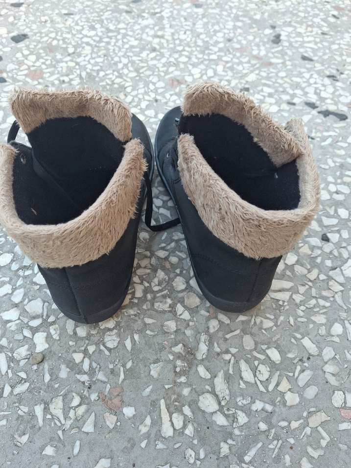 Siyah Kürklü Kadın bot - Görsel 2