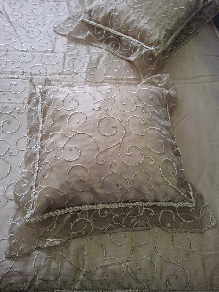 Bej Nakışlı Yatak Örtüsü - Görsel 4