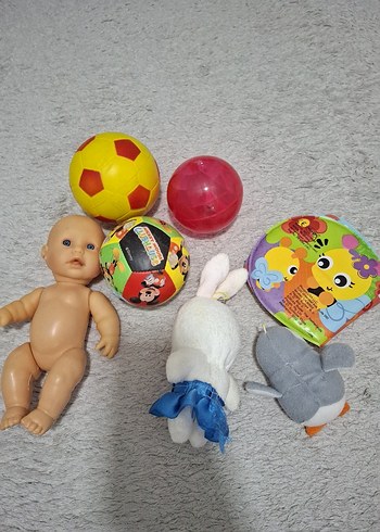 Renkli Oyuncak Seti: Bebek, Toplar ve Peluşlar - Görsel 4