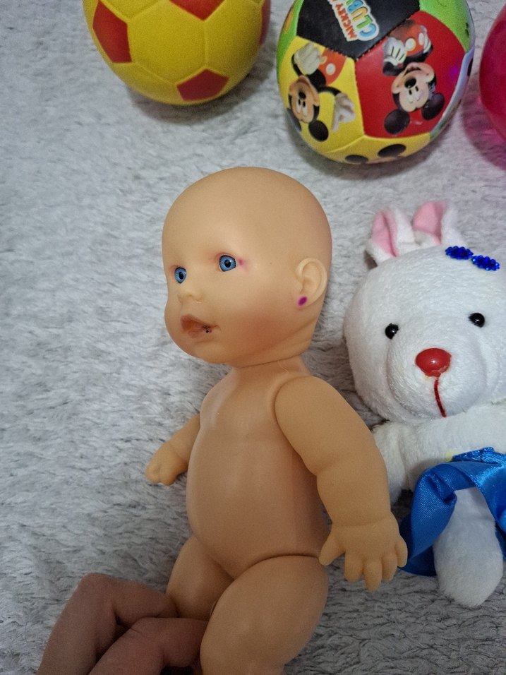 Renkli Oyuncak Seti: Bebek, Toplar ve Peluşlar - Görsel 3