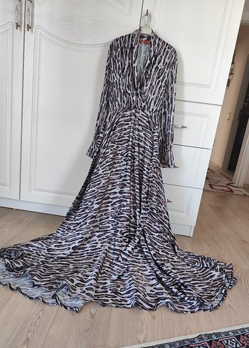 Kadın V Yaka Zebra Desenli Uzun Elbise - Görsel 5