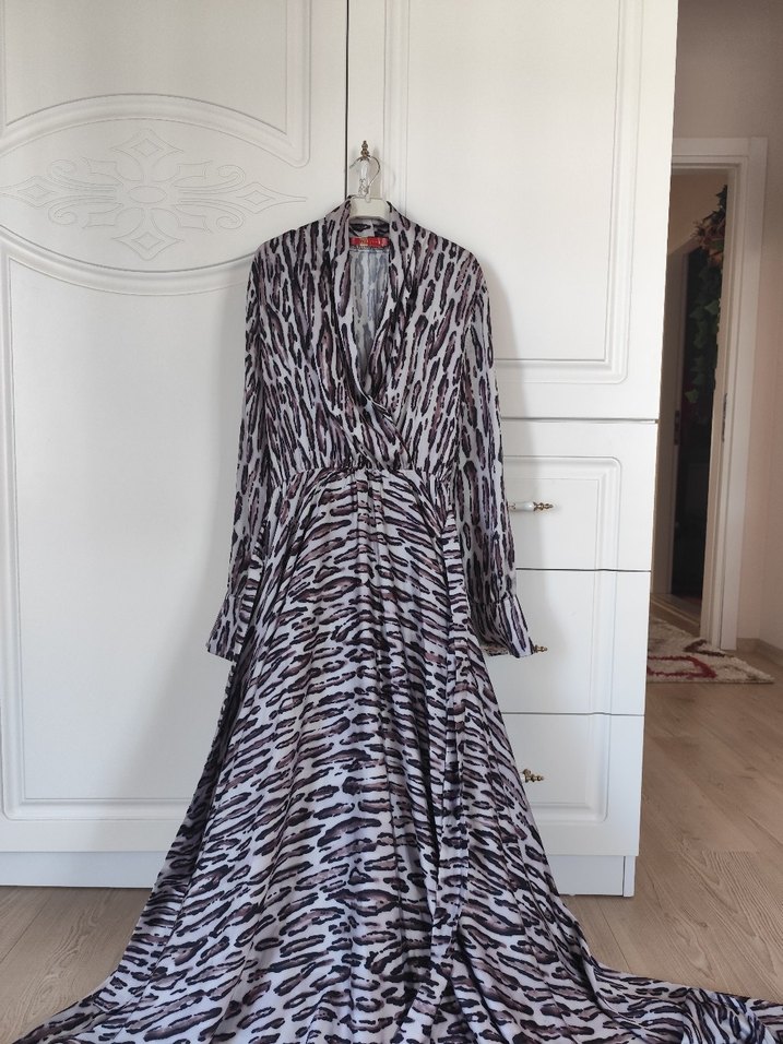 Kadın V Yaka Zebra Desenli Uzun Elbise - Görsel 3