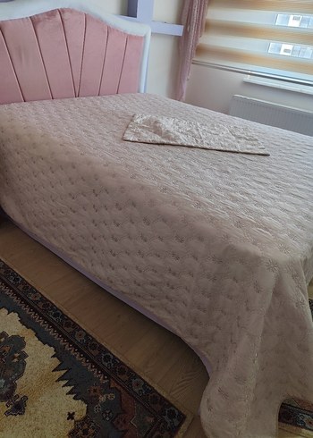 Nakışlı putra pembesiYatak Örtüsü - Görsel 2