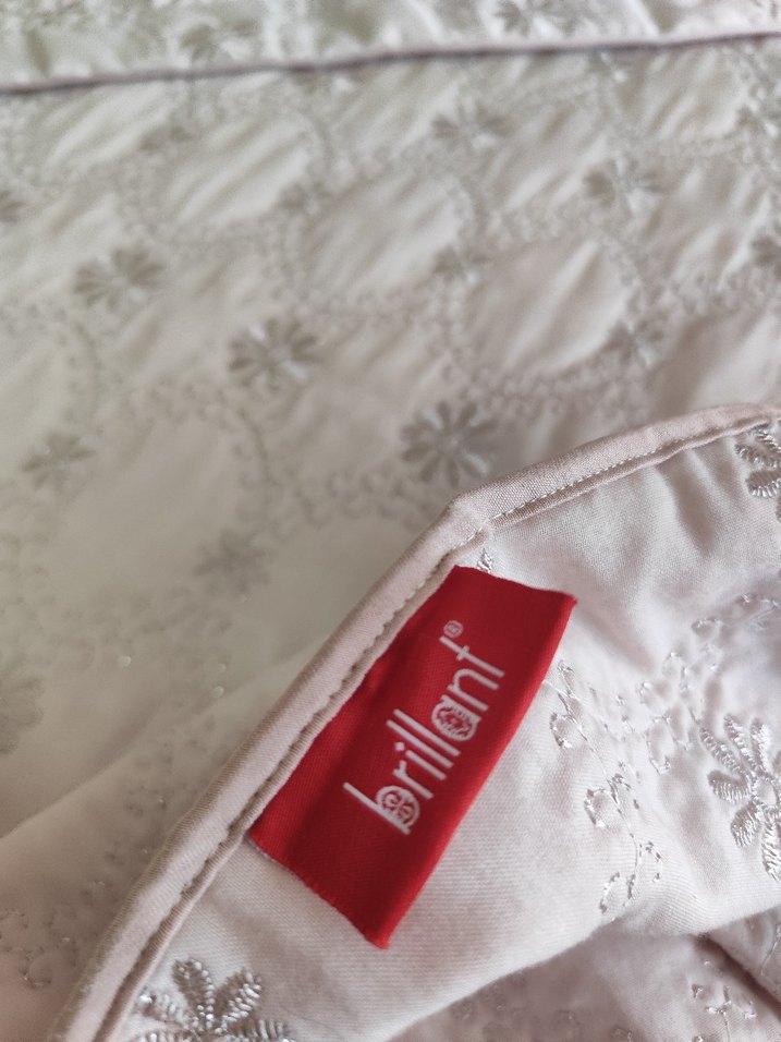 Nakışlı putra pembesiYatak Örtüsü - Görsel 3