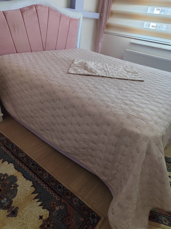 Nakışlı putra pembesiYatak Örtüsü - Görsel 2