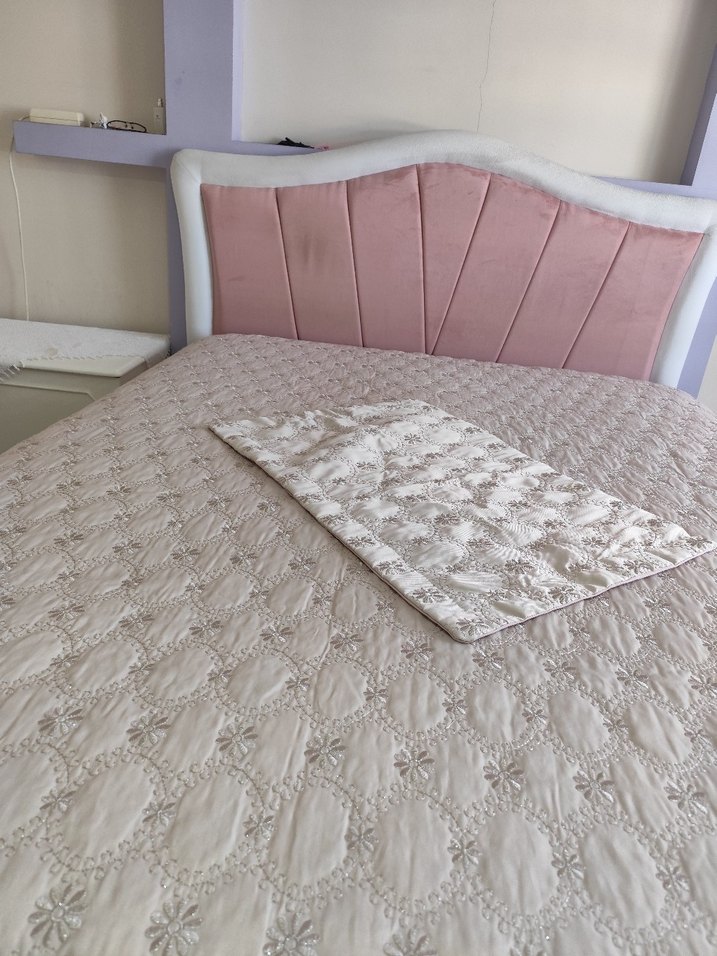 Nakışlı putra pembesiYatak Örtüsü - Görsel 5