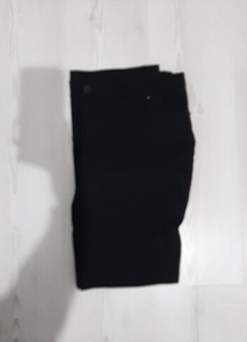 Siyah dar kesim pantolon