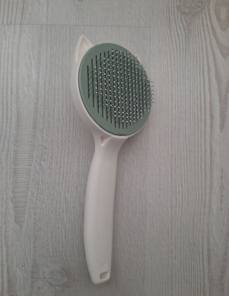 Yeşil ve Beyaz Kedi Tüyü Fırçası - Görsel 2