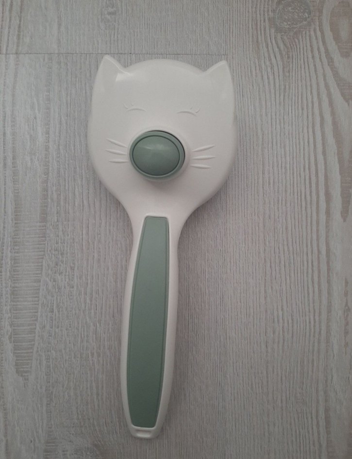 Yeşil ve Beyaz Kedi Tüyü Fırçası - Görsel 3