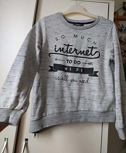 Sweatshirt