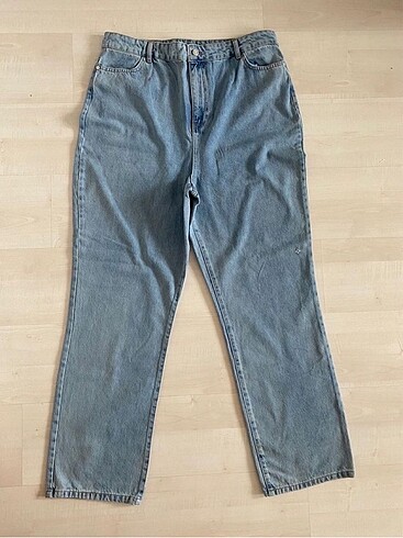 Urban Outfitters Boohoo kelebek baskılı jean