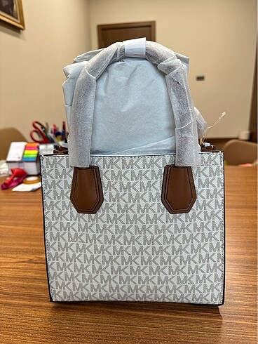 Michael Kors Mk mercer model