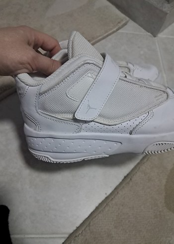 Nike Beyaz Kayışlı Basketbol Ayakkabısı