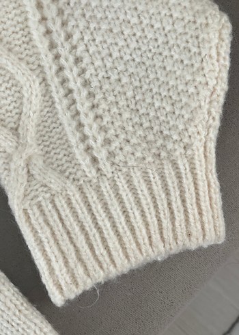 m Beden ten rengi Renk H&M markaAz kullanılmış krem rengi kazak