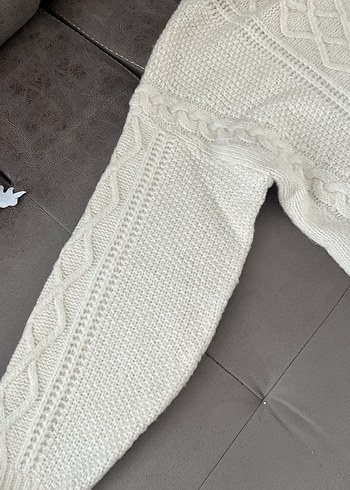 H&M H&M markaAz kullanılmış krem rengi kazak