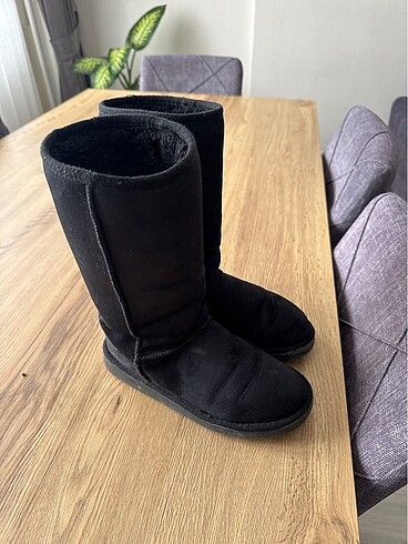 Ugg Bot