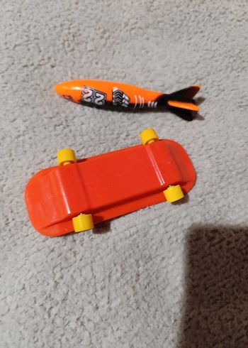 Turuncu Renkli Oyuncak Roket ve Kaykay - Görsel 3
