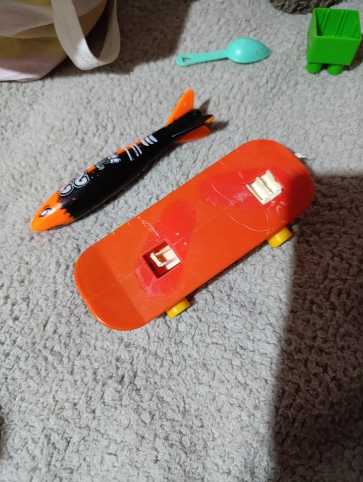 Turuncu Renkli Oyuncak Roket ve Kaykay - Görsel 2