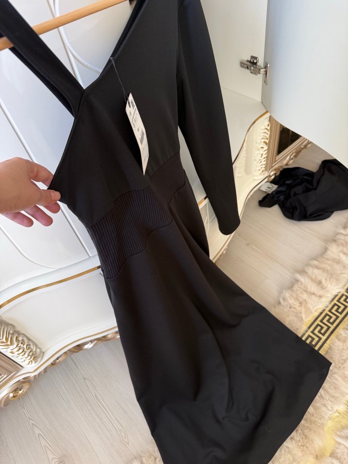 Siyah V Yaka İnce Triko Midi Elbise - Görsel 2