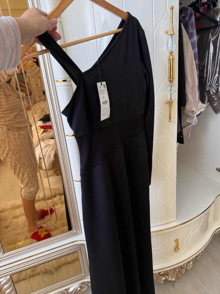 Siyah V Yaka İnce Triko Midi Elbise - Görsel 3