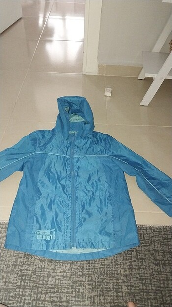 Erkek cocuk yagmurluk