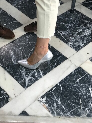 Gümüş stiletto