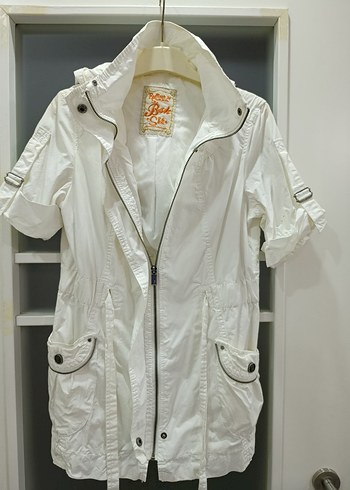 Beyaz Kemerli Kısa Kollu Kadın mont - Görsel 2