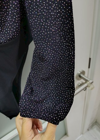 Siyah pullu V Yakalı Mini zıbın - Görsel 3