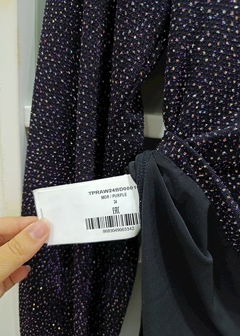 Siyah pullu V Yakalı Mini zıbın - Görsel 7