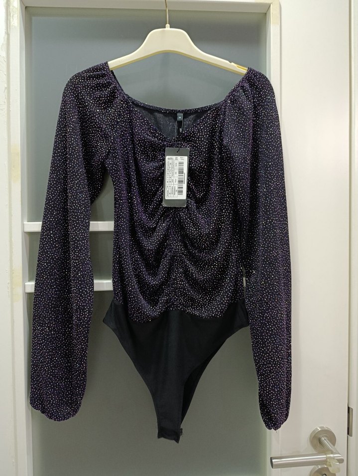 Siyah pullu V Yakalı Mini zıbın - Görsel 2