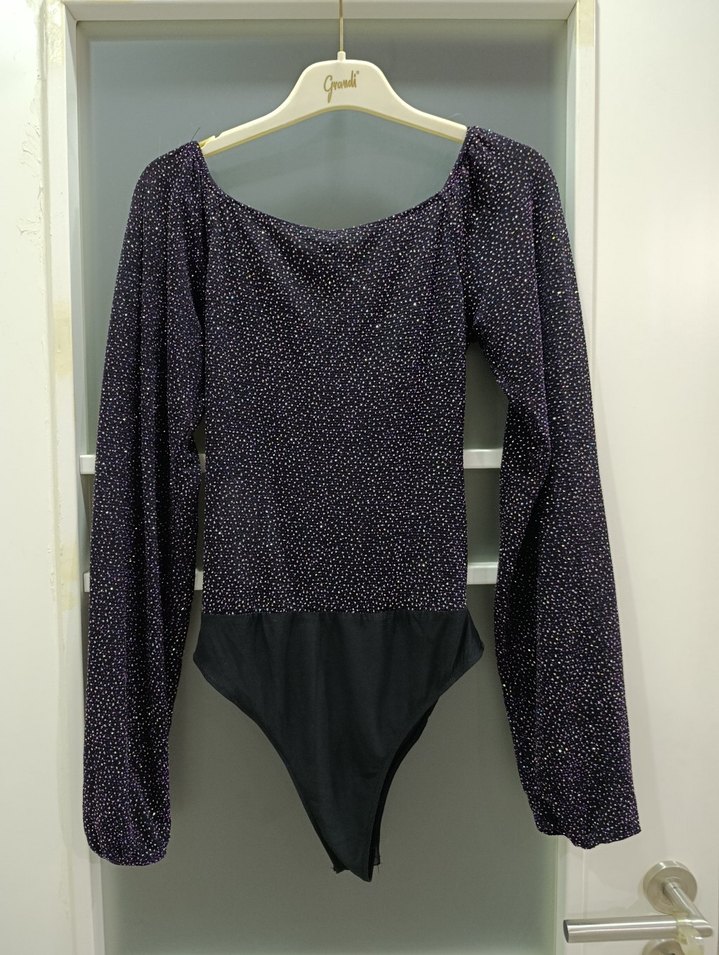 Siyah pullu V Yakalı Mini zıbın - Görsel 5