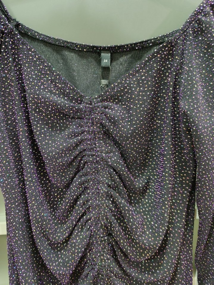 Siyah pullu V Yakalı Mini zıbın - Görsel 4