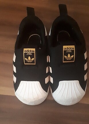 Adidas 2 yas çok az giydi