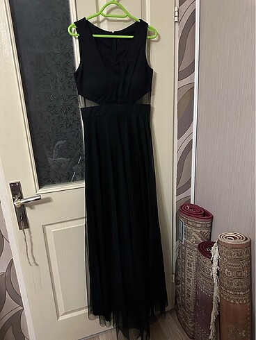 Siyah uzun tül detaylı şık elbise