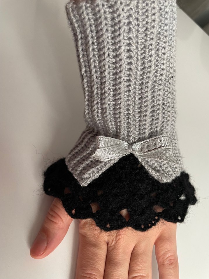 Gri Örgü Kadın Eldiveni Siyah Dantel Detaylı - Görsel 2