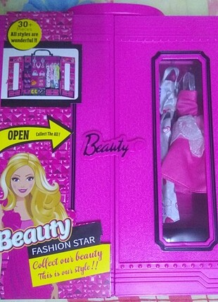 Barbie Elbise Dolabı