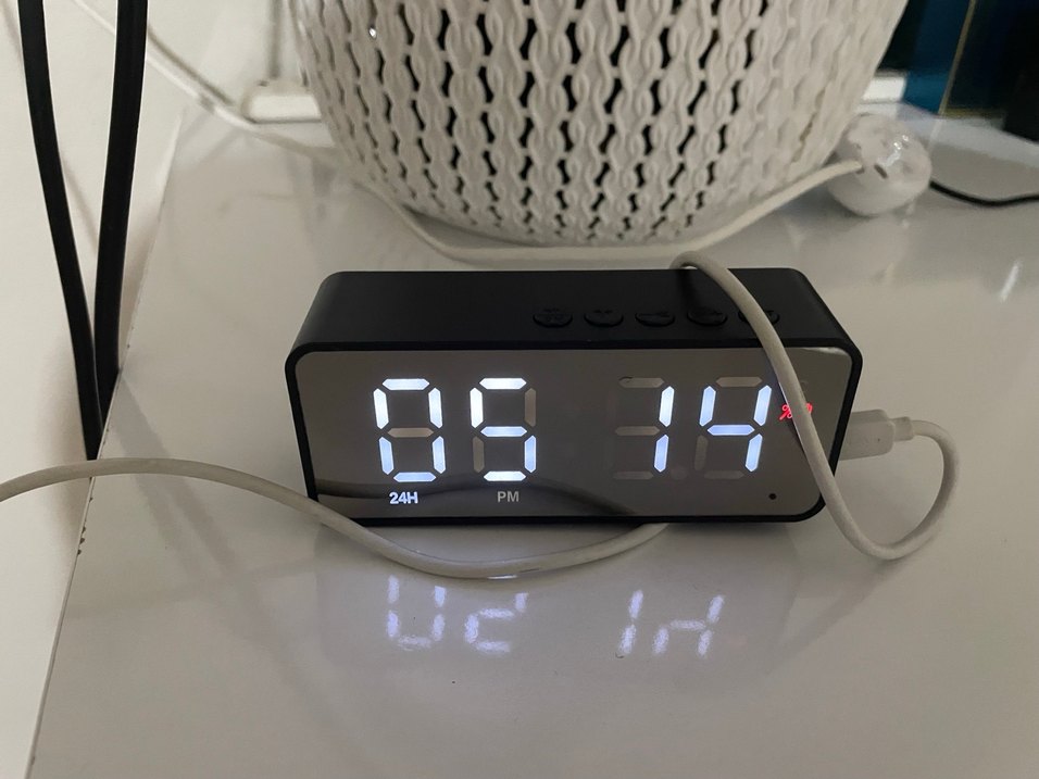 Dijital Siyah Masa Saati - Görsel 4