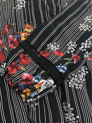 Marks & Spencer Dantel ve kol detayli bluz