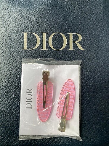 Dior clips toka