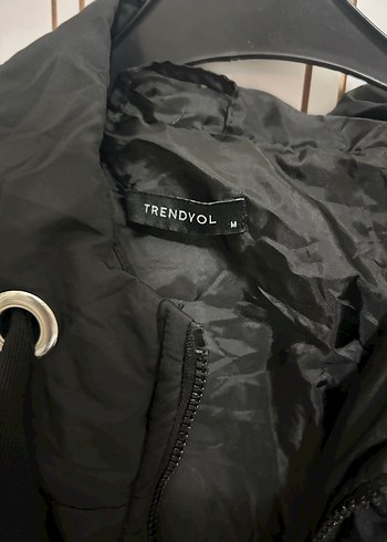 Trendyol & Milla Fermuarlı şapkalı Siyah Kadın Kışlık Mont